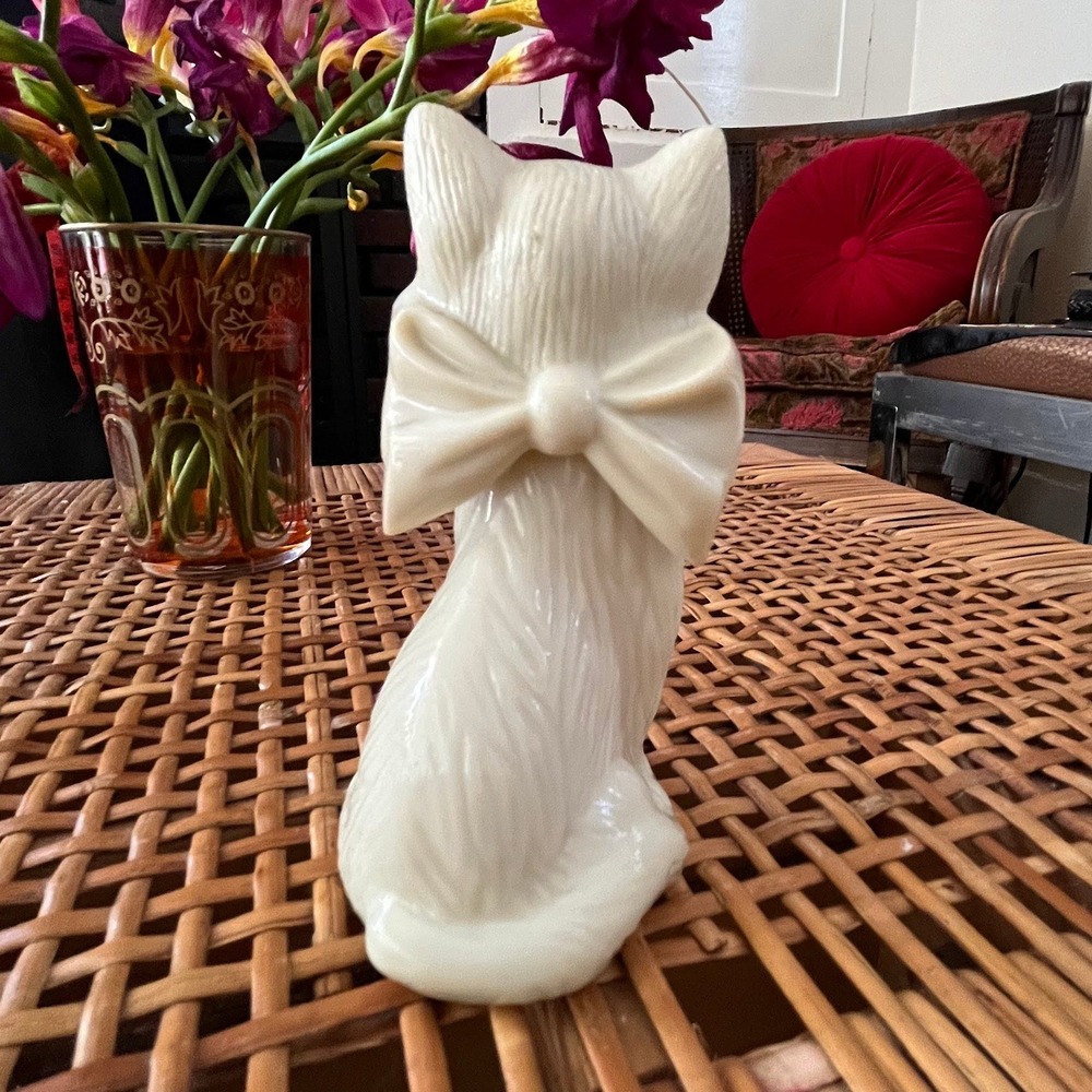 Vintage Avon White Milk Glass Blue Rhinestone Cat Perfume bottle - Picture 3 of 6